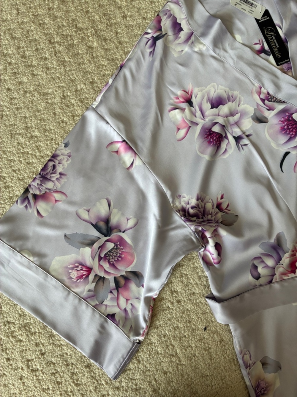La Vie en Rose NWT LUXURY EDITION
Victorian Floral Long Satin Robe Size Medium - Picture 3 of 10